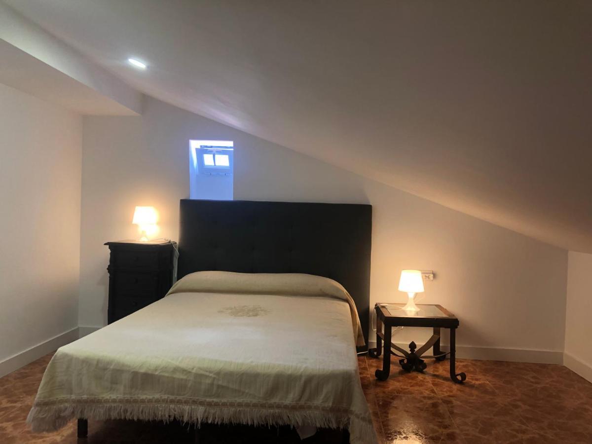Apartamento Turistico Atico La Taberna Arenas de San Pedro Bagian luar foto